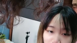 娇妻 雪白 呻吟-美女学生妹子是男友的乖母狗，戴着狗炼项圈乖乖让男友无套抽插~