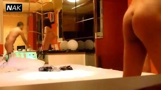 欧美日韩人妻激情-第一次与男友以外的男人在行使中车震!